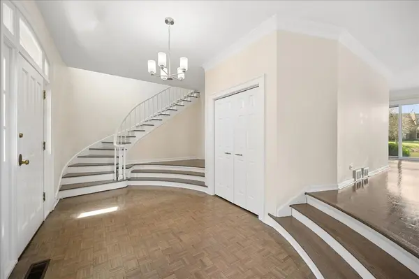 6 The Court Of Chapel Wood, Northbrook, IL 60062