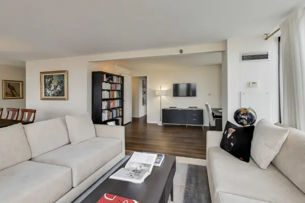 1230 N State Pkwy #19C, Chicago, IL 60610