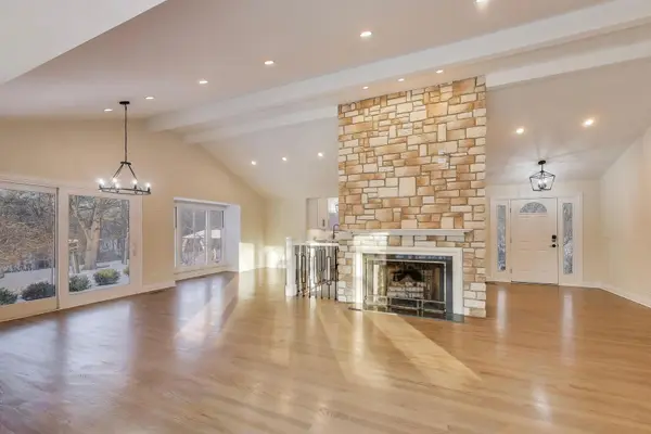 26225 N Hickory RD, Mundelein, IL 60060
