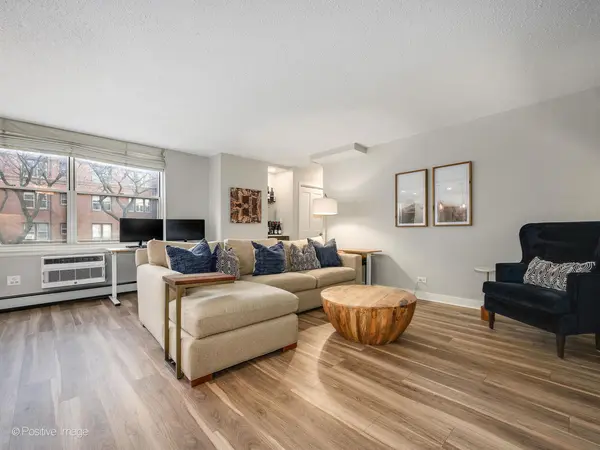 3033 N SHERIDAN RD #M1, Chicago, IL 60657