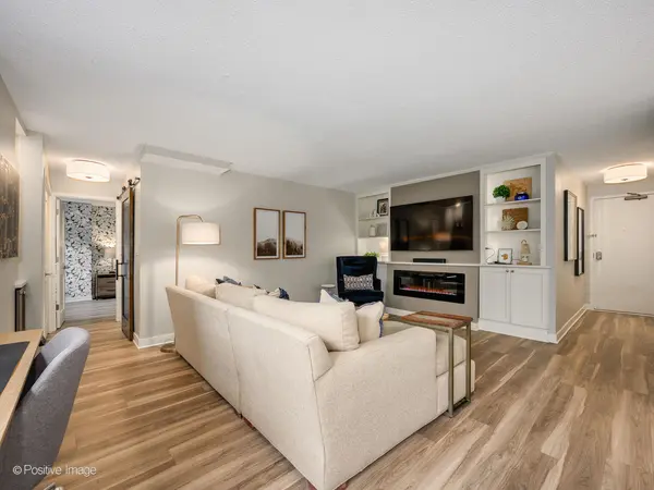 3033 N SHERIDAN RD #M1, Chicago, IL 60657