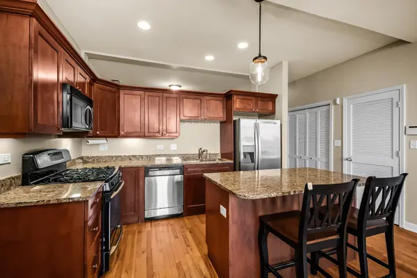 2736 N WOLCOTT AVE #202, Chicago, IL 60614