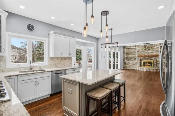3212 Bennett DR, Naperville, IL 60564
