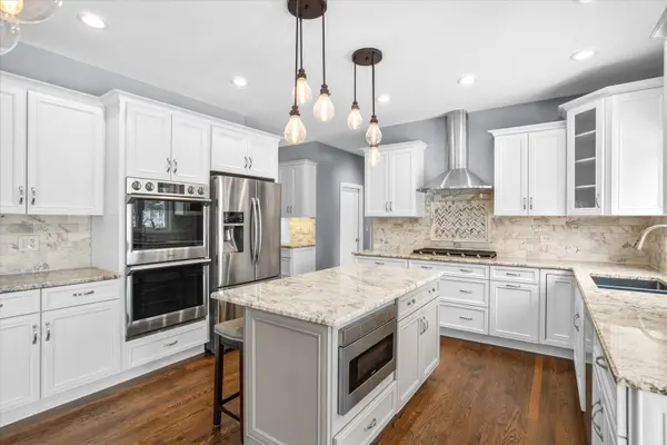 3212 Bennett DR, Naperville, IL 60564