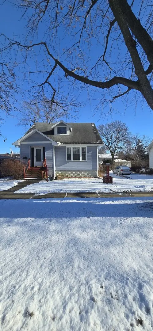 27 N Adams ST, Westmont, IL 60559