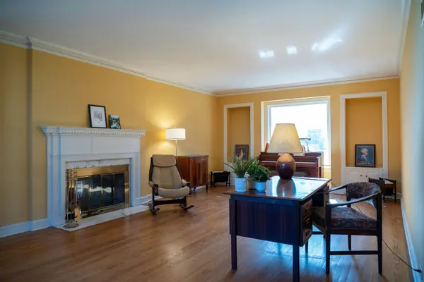 3701 Foster ST, Evanston, IL 60203