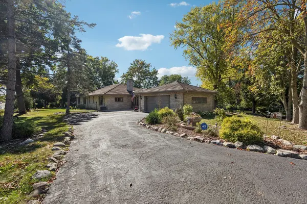 1090 Roselle RD, Inverness, IL 60067