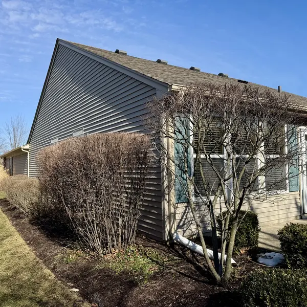 97 W Essington DR, Round Lake, IL 60073
