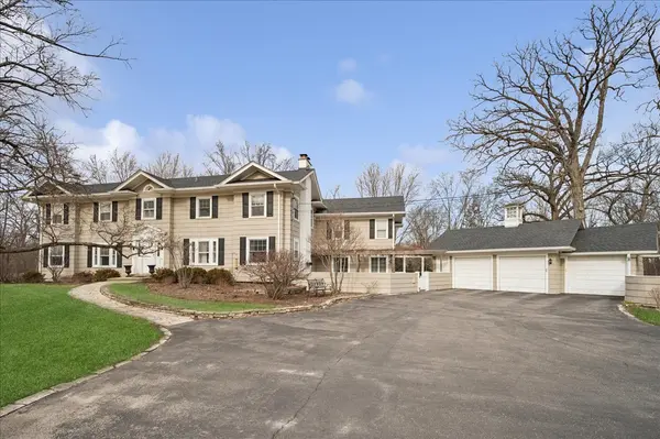 2085 Stirling RD, Bannockburn, IL 60015