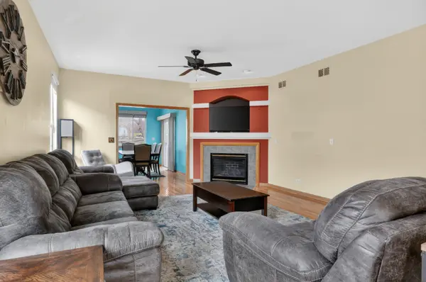 39 W Vandermeer DR, Antioch, IL 60002