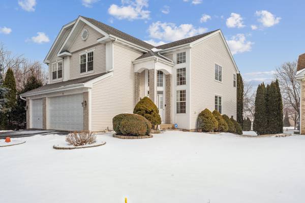 7 Crescent CT, Streamwood, IL 60107