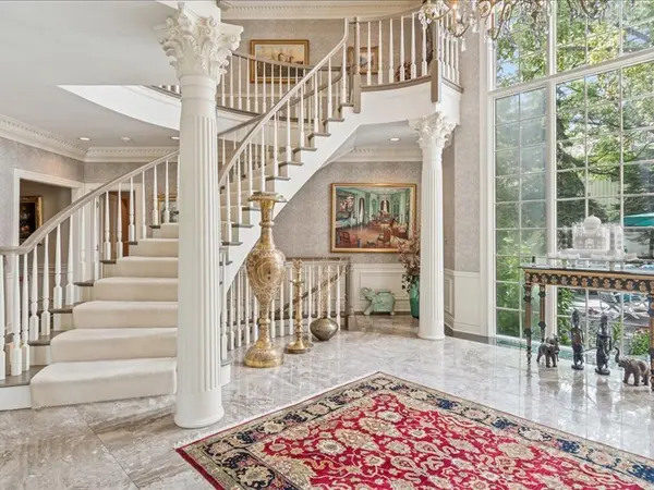 1719 Midwest Club Pkwy, Oak Brook, IL 60523