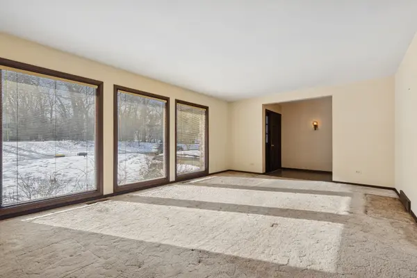 6814 Rhode Island TRL, Crystal Lake, IL 60012