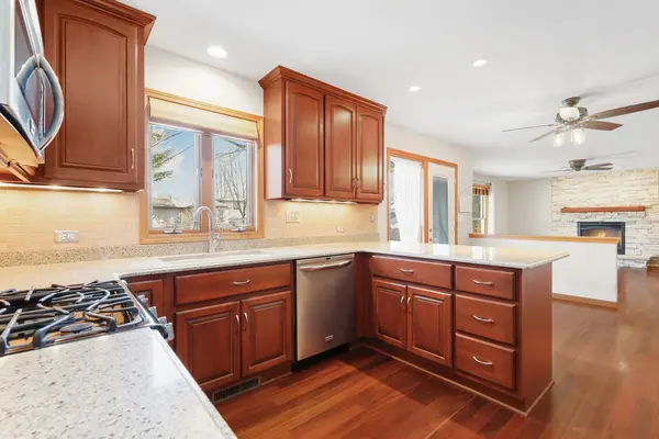 425 Cambridge AVE, Elburn, IL 60119