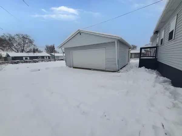 225 6th AVE W, Andalusia, IL 61232