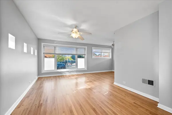 6707 N Whipple ST, Chicago, IL 60645