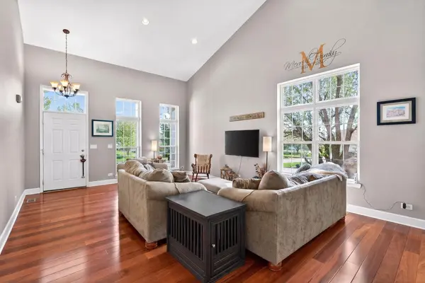 2107 Fairview LN, Woodstock, IL 60098