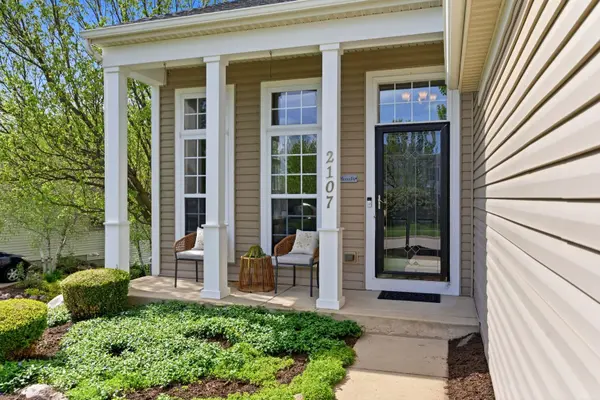 2107 Fairview LN, Woodstock, IL 60098