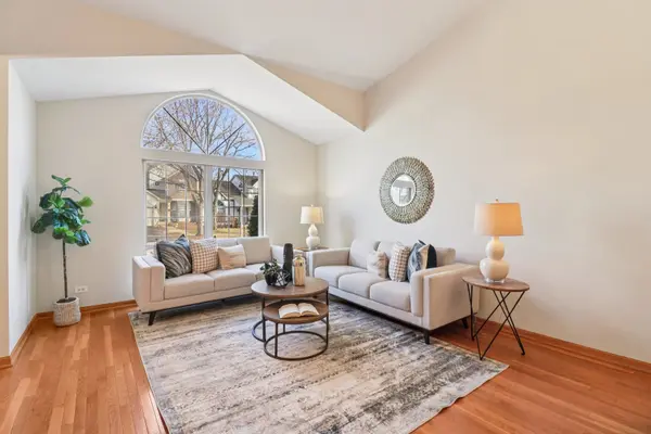 6167 Golfview DR, Gurnee, IL 60031