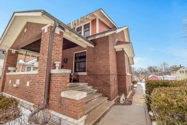 17 S Maple ST, Mount Prospect, IL 60056