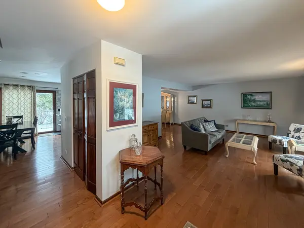 302 Richmond PL, Vernon Hills, IL 60061