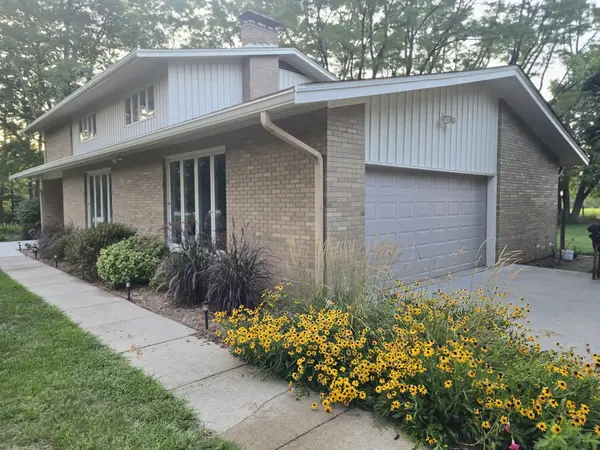 19066 Woodland TRL, Bloomington, IL 61705