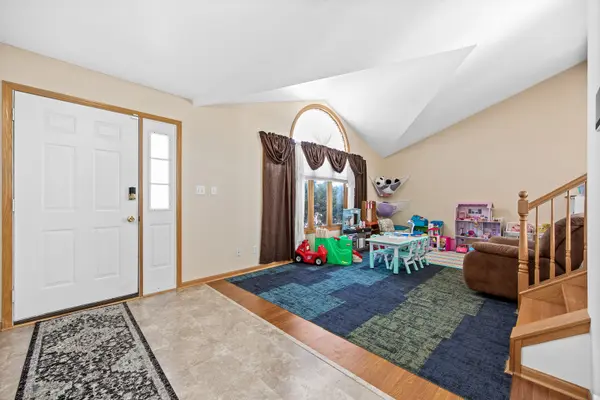 520 High Grove DR, Minooka, IL 60447