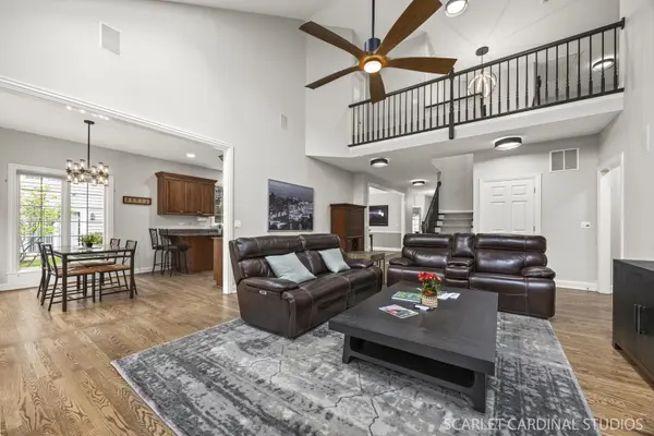 1017 Tartan CT, Wheaton, IL 60187