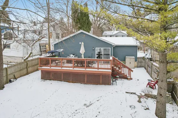 11 Highview AVE, Fox Lake, IL 60020