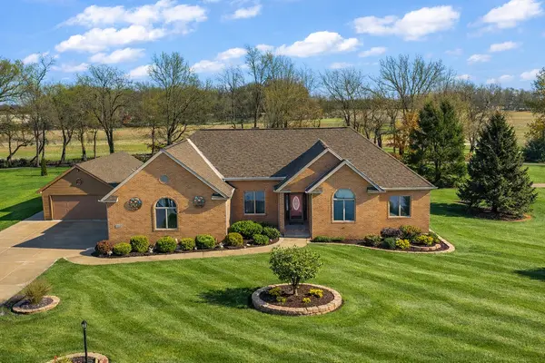 2651 Woodbine DR, Valparaiso, IN 46383
