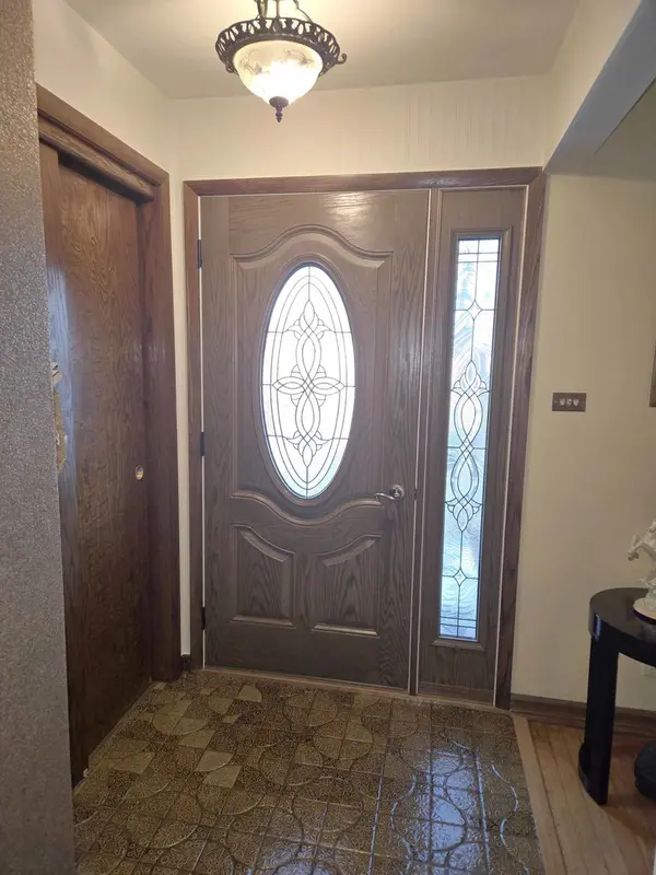 8103 Gladys LN, Palos Hills, IL 60465