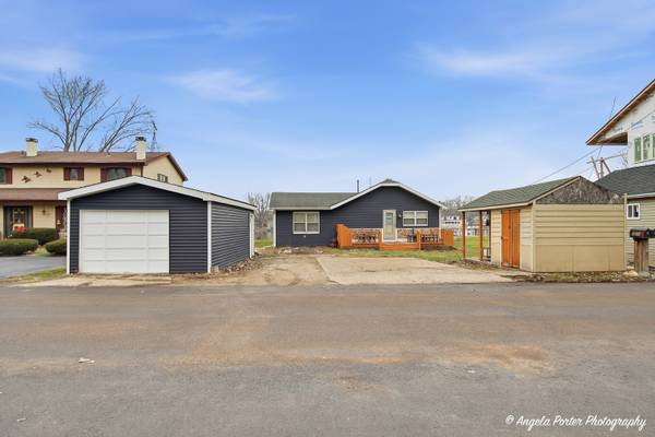 1614 River Terrace DR, Johnsburg, IL 60051