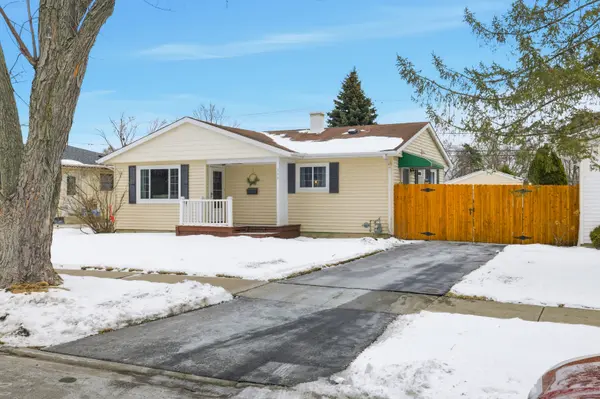353 E Norman LN, Wheeling, IL 60090