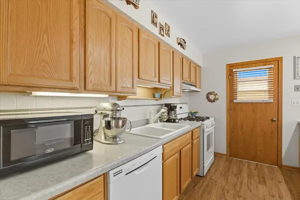 851 Glenview AVE, Mundelein, IL 60060