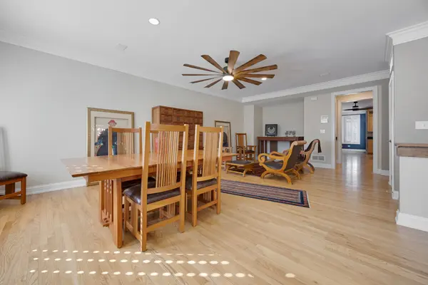 38 Bluestone DR, St. Charles, IL 60174