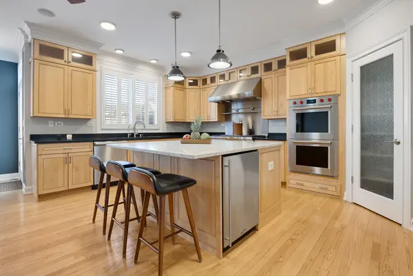 38 Bluestone DR, St. Charles, IL 60174