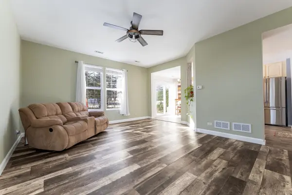 794 Pointe DR #794, Crystal Lake, IL 60014