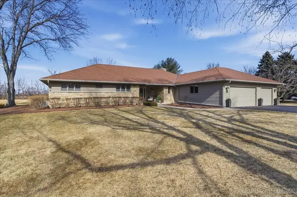 68 Oak Creek DR, Yorkville, IL 60560