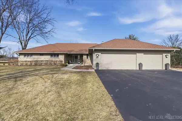 68 Oak Creek DR, Yorkville, IL 60560