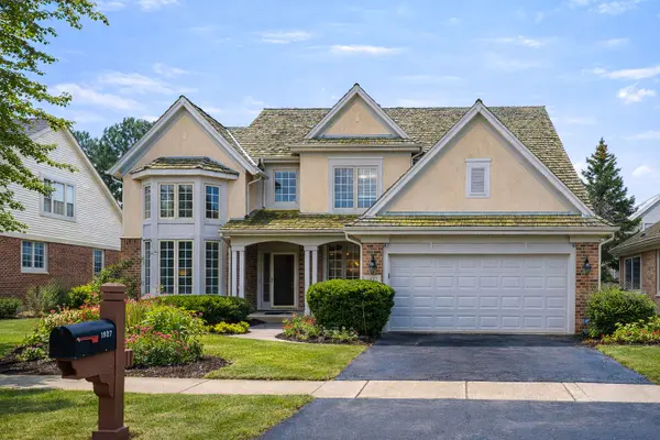 1827 WATERBURY CIR, Glenview, IL 60025