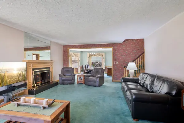 520 S Cornell AVE, Villa Park, IL 60181
