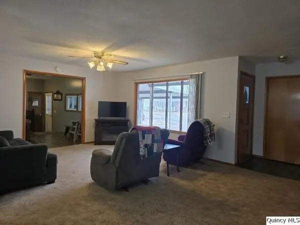710 Country LN, Carthage, IL 62321-1258