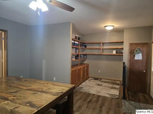 710 Country LN, Carthage, IL 62321-1258