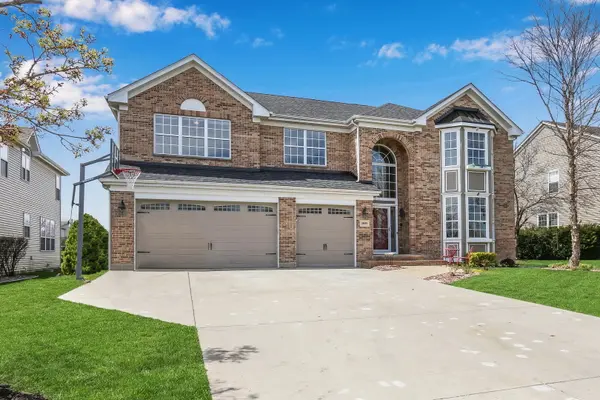 2809 Glenarye DR, Lindenhurst, IL 60046