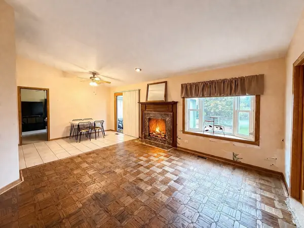 1605 Powder Horn DR, Algonquin, IL 60102