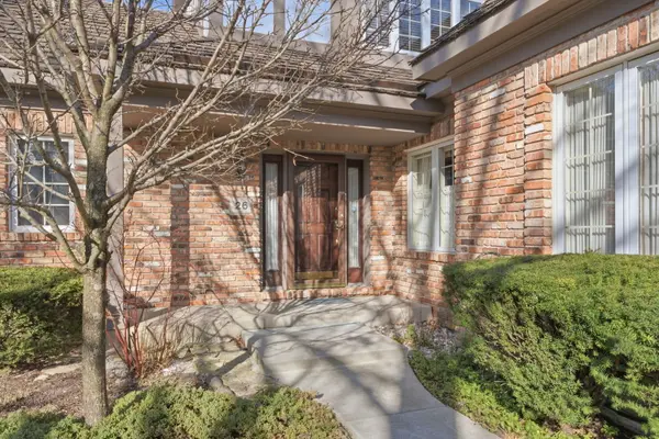 26 Lake Ridge Club DR, Burr Ridge, IL 60527