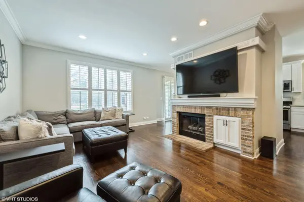 355 N PINE LAKE CIR, Vernon Hills, IL 60061
