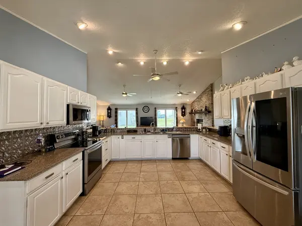 14133 Rebecca LN, Clinton, IL 61727