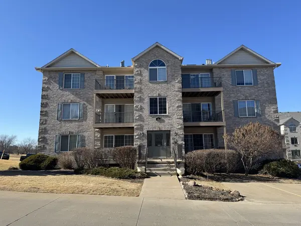 3030 Holiday CT #7, Bettendorf, IA 52722