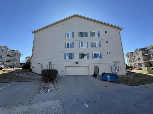 3030 Holiday CT #7, Bettendorf, IA 52722